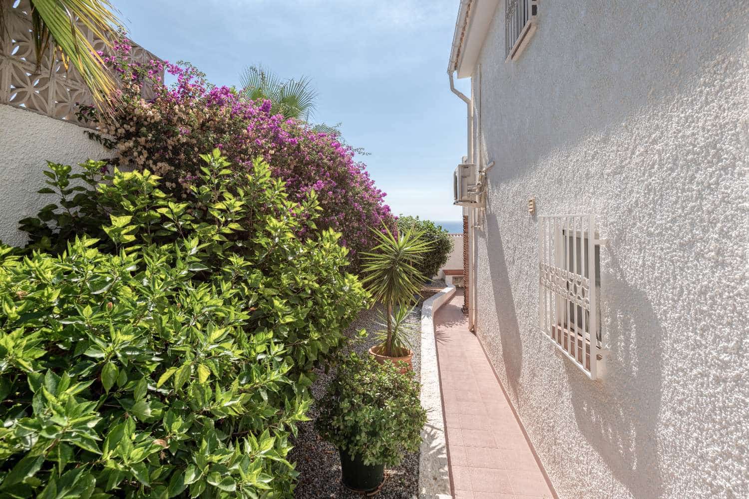 4 Zimmer Villa zu verkaufen in Nerja mit Pool Garage - 749.000 € (Ref: 10150595)
