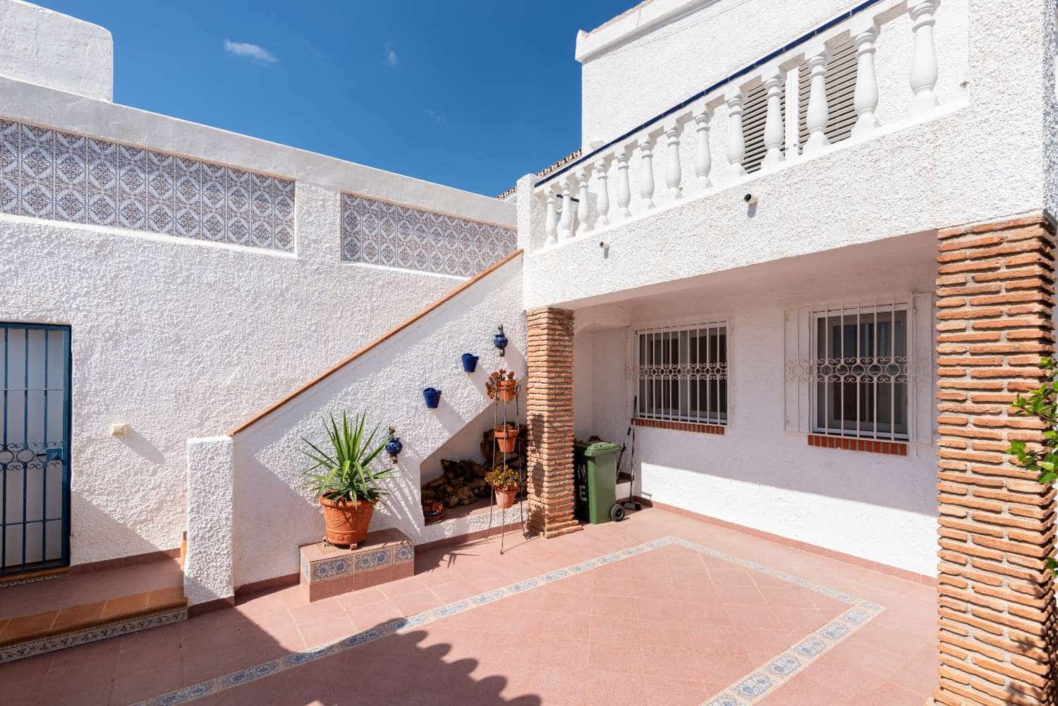 4 Zimmer Villa zu verkaufen in Nerja mit Pool Garage - 749.000 € (Ref: 10150595)