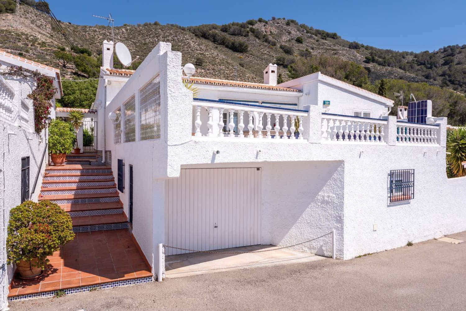 4 Zimmer Villa zu verkaufen in Nerja mit Pool Garage - 749.000 € (Ref: 10150595)