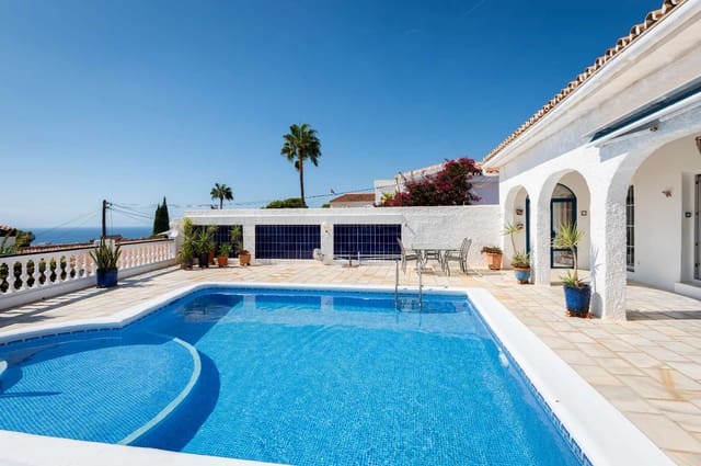 4 Zimmer Villa zu verkaufen in Capistrano, Nerja mit Pool Garage - 749.000 € (Ref: 10150595)