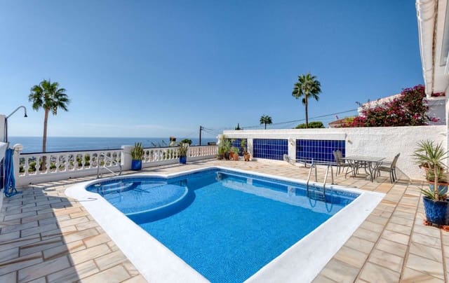 4 soverom Villa til salgs i Capistrano, Nerja med svømmebasseng garasje - € 749 000 (Ref: 10150595)