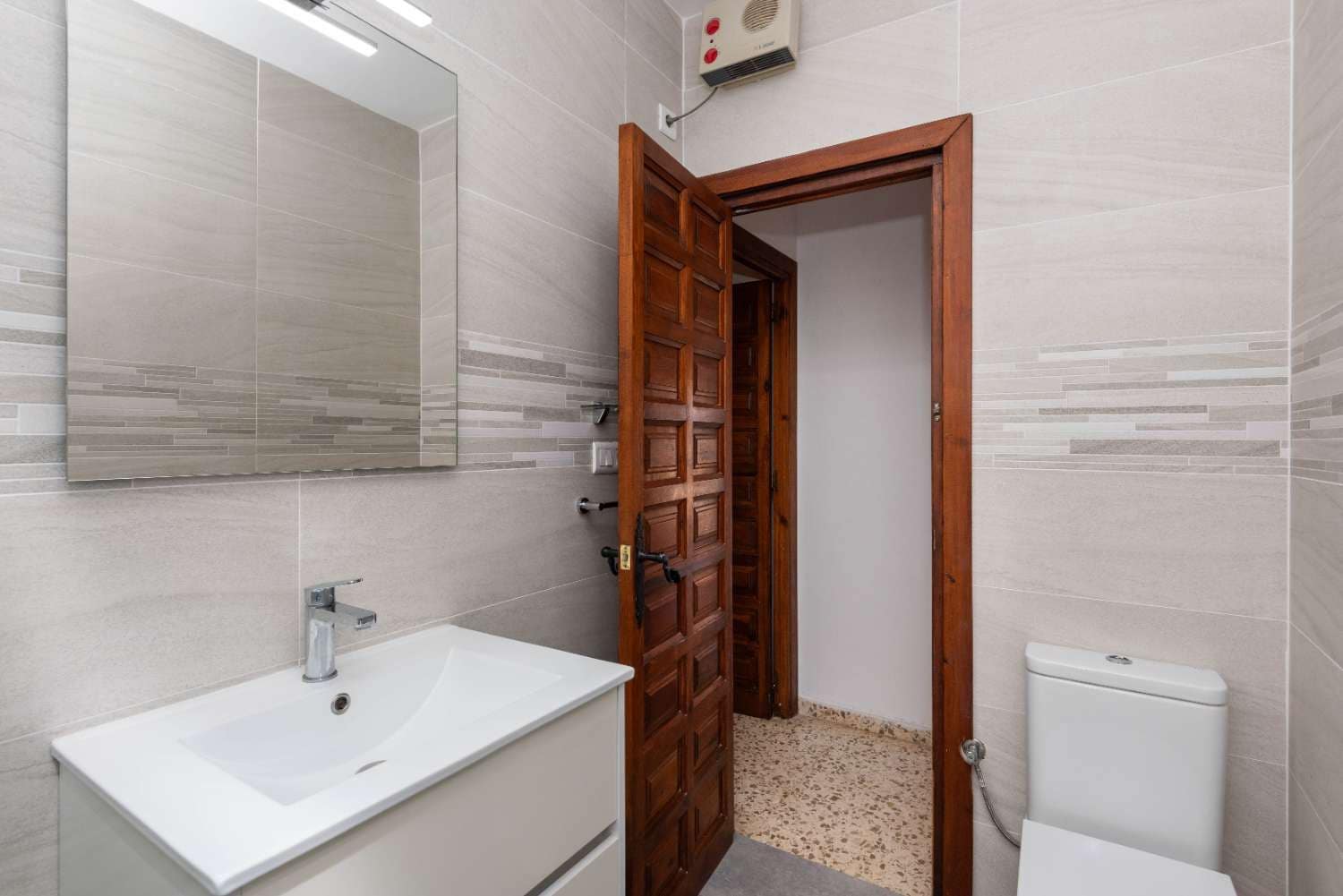 2 bedroom Beach Apartment for sale in Nerja with pool - € 299,000 (Ref: 10162088)
