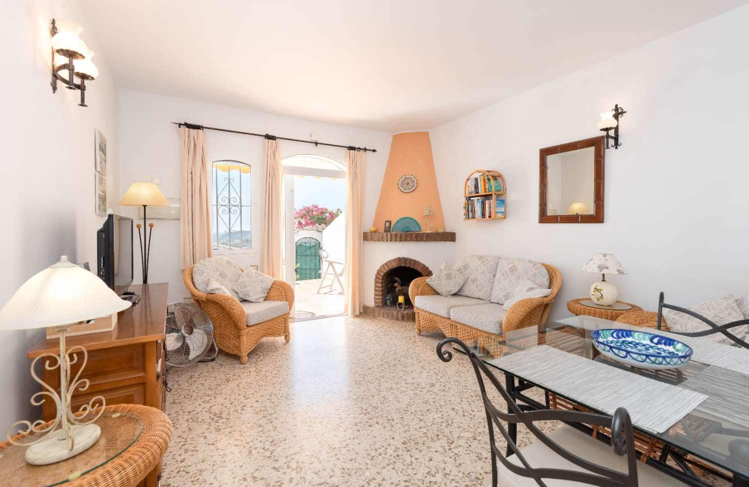2 bedroom Beach Apartment for sale in Nerja with pool - € 299,000 (Ref: 10162088)