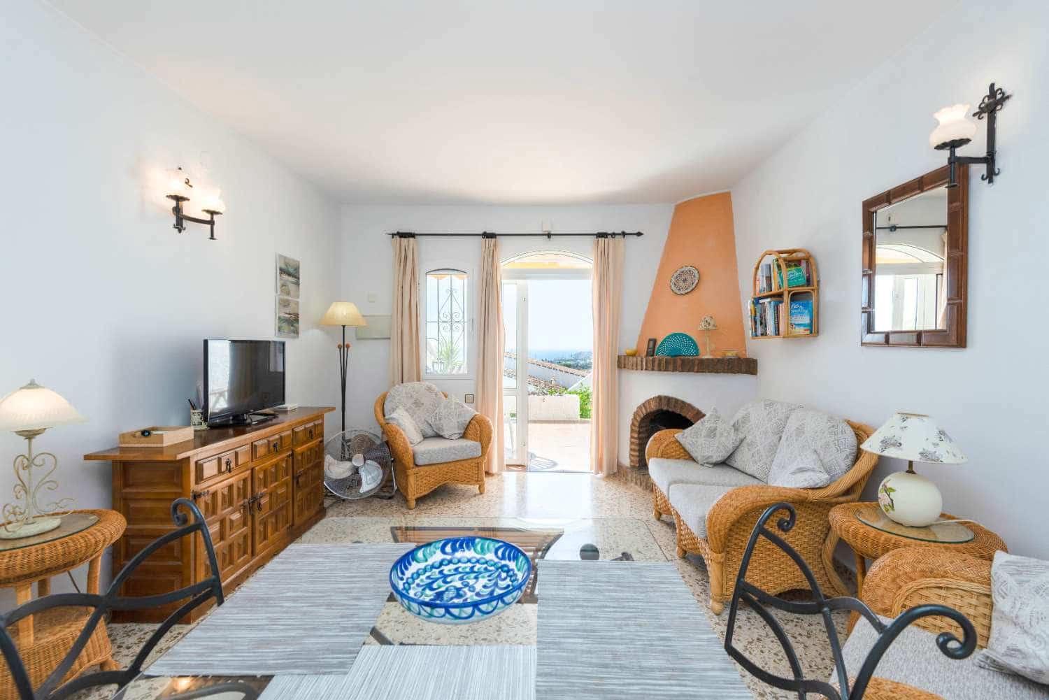 2 bedroom Beach Apartment for sale in Nerja with pool - € 299,000 (Ref: 10162088)