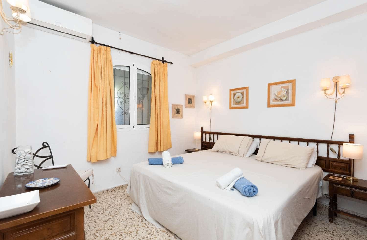 2 bedroom Beach Apartment for sale in Nerja with pool - € 299,000 (Ref: 10162088)