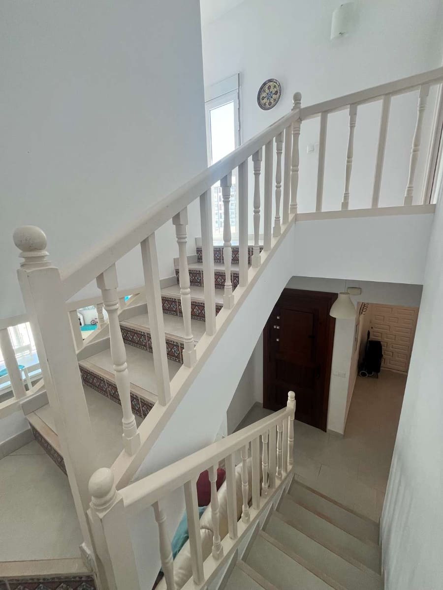 3 slaapkamer Halfvrijstaande villa te koop in Nerja met zwembad - € 399.000 (Ref: 10170495)