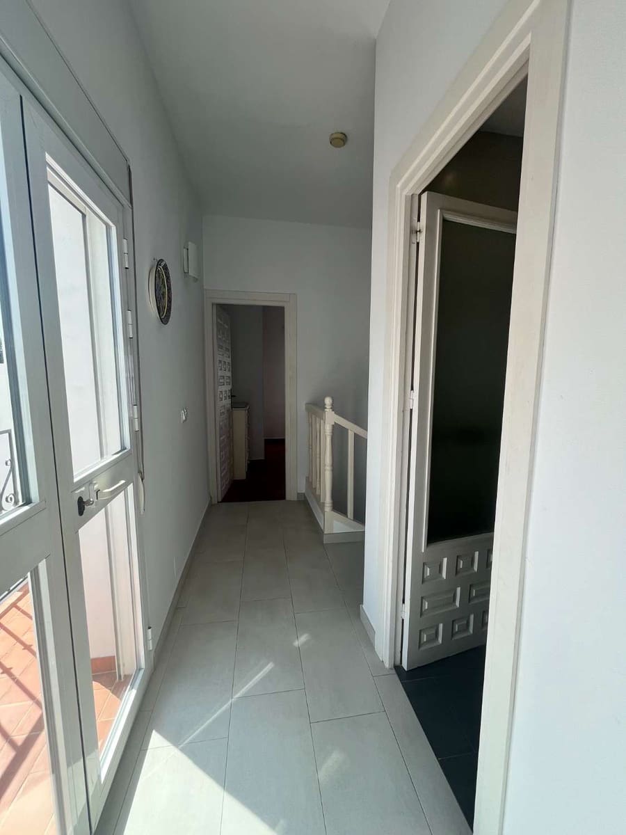 3 slaapkamer Halfvrijstaande villa te koop in Nerja met zwembad - € 399.000 (Ref: 10170495)
