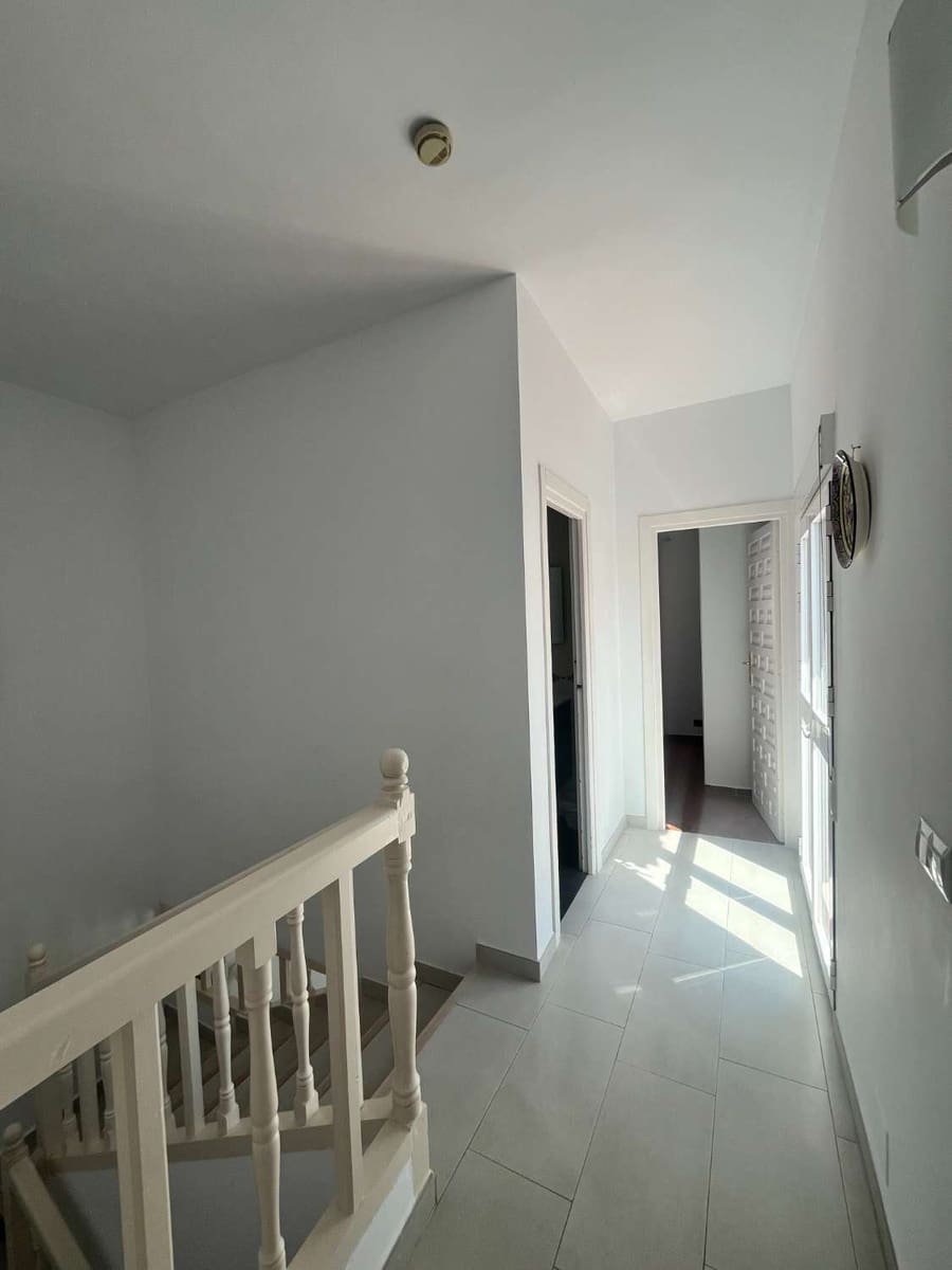 3 slaapkamer Halfvrijstaande villa te koop in Nerja met zwembad - € 399.000 (Ref: 10170495)