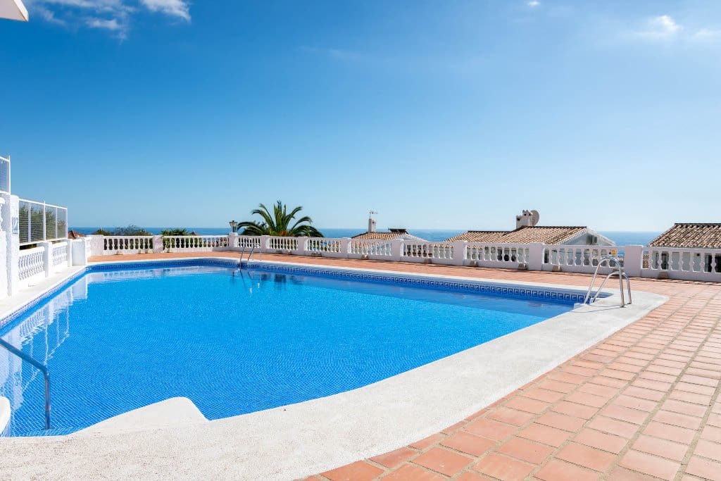 3 soveværelse Rækkehus til salg i Nerja med swimmingpool - € 449.000 (Ref: 10186357)