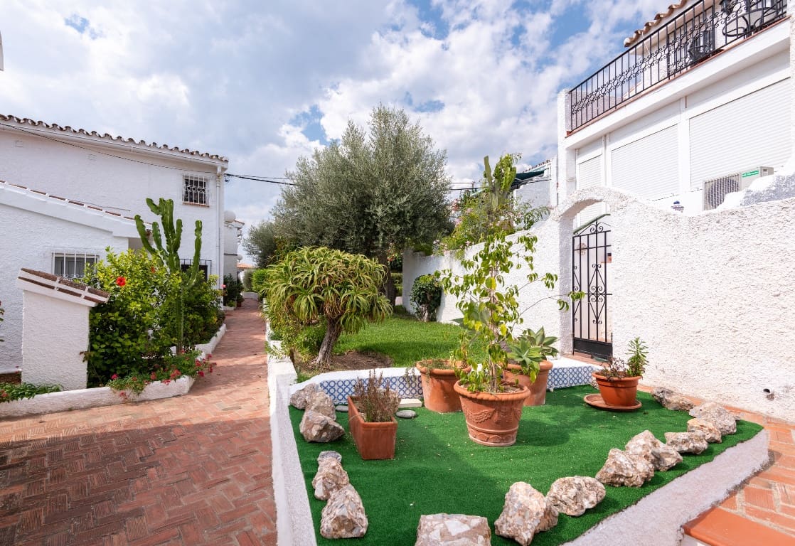 3 soveværelse Rækkehus til salg i Nerja med swimmingpool - € 449.000 (Ref: 10186357)