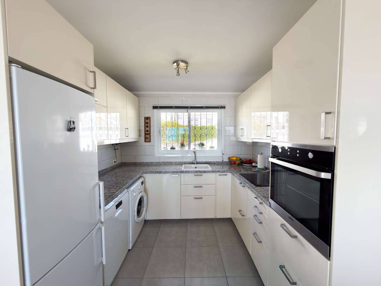 3 soveværelse Rækkehus til salg i Nerja med swimmingpool - € 449.000 (Ref: 10186357)