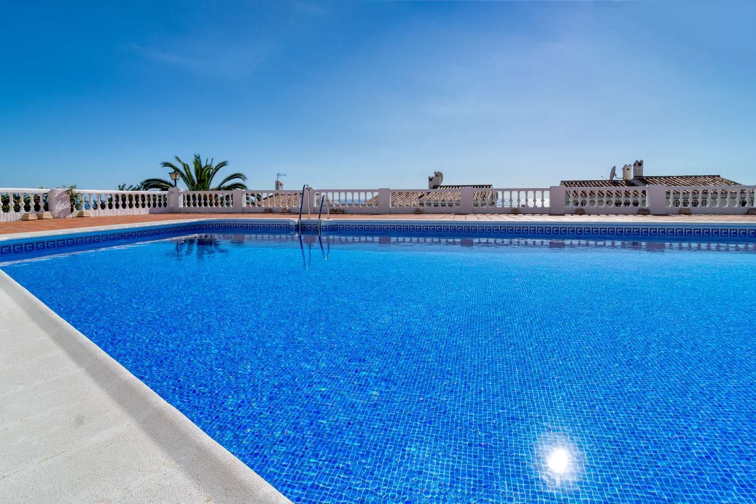 3 soveværelse Rækkehus til salg i Nerja med swimmingpool - € 449.000 (Ref: 10186357)
