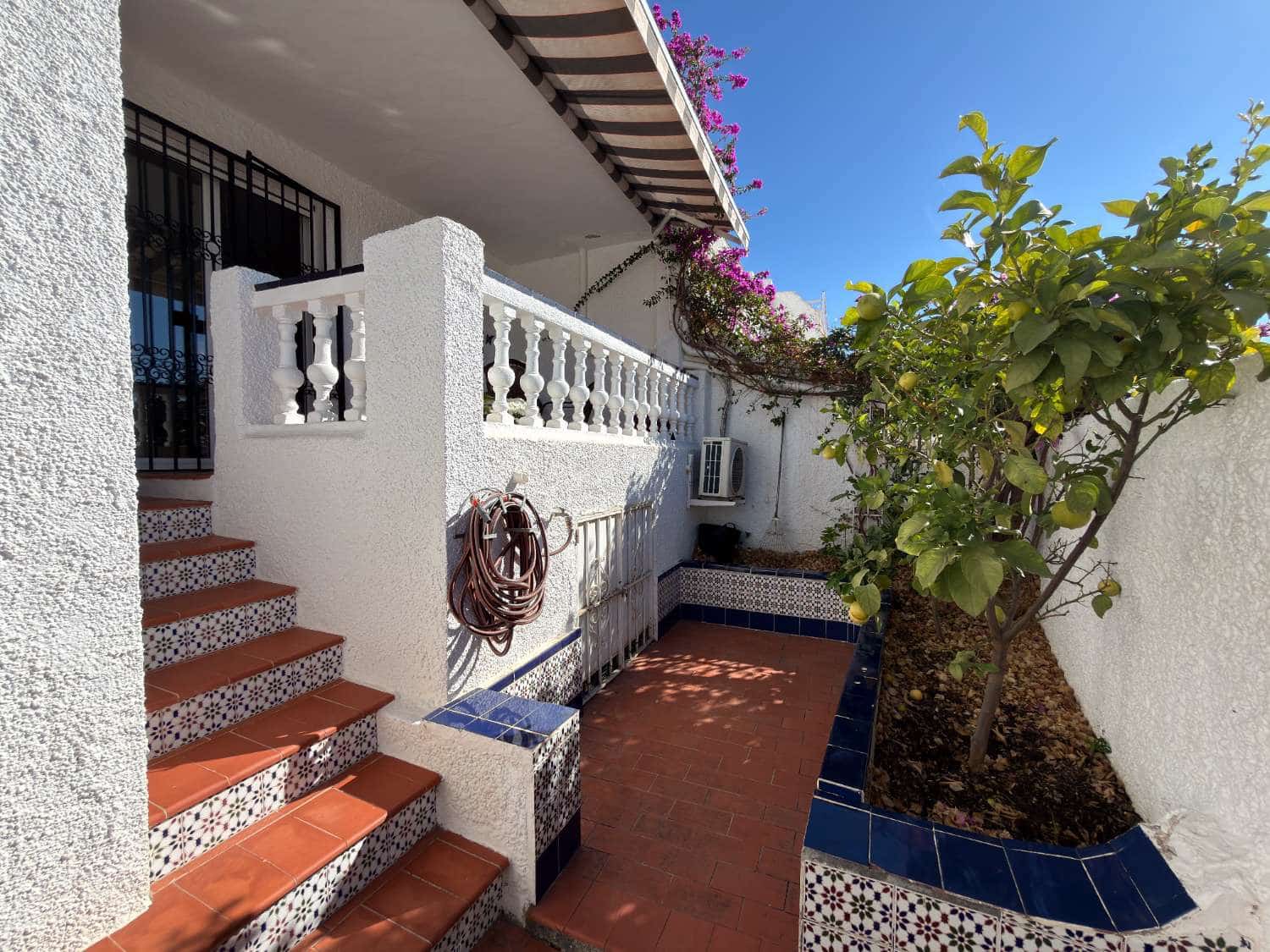 3 soveværelse Rækkehus til salg i Nerja med swimmingpool - € 449.000 (Ref: 10186357)