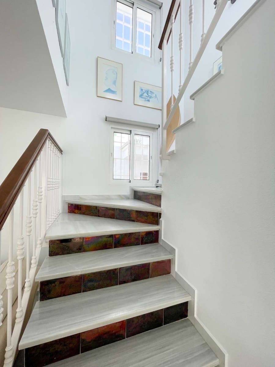 4 bedroom Villa for sale in Nerja with pool - € 699,000 (Ref: 3778030)