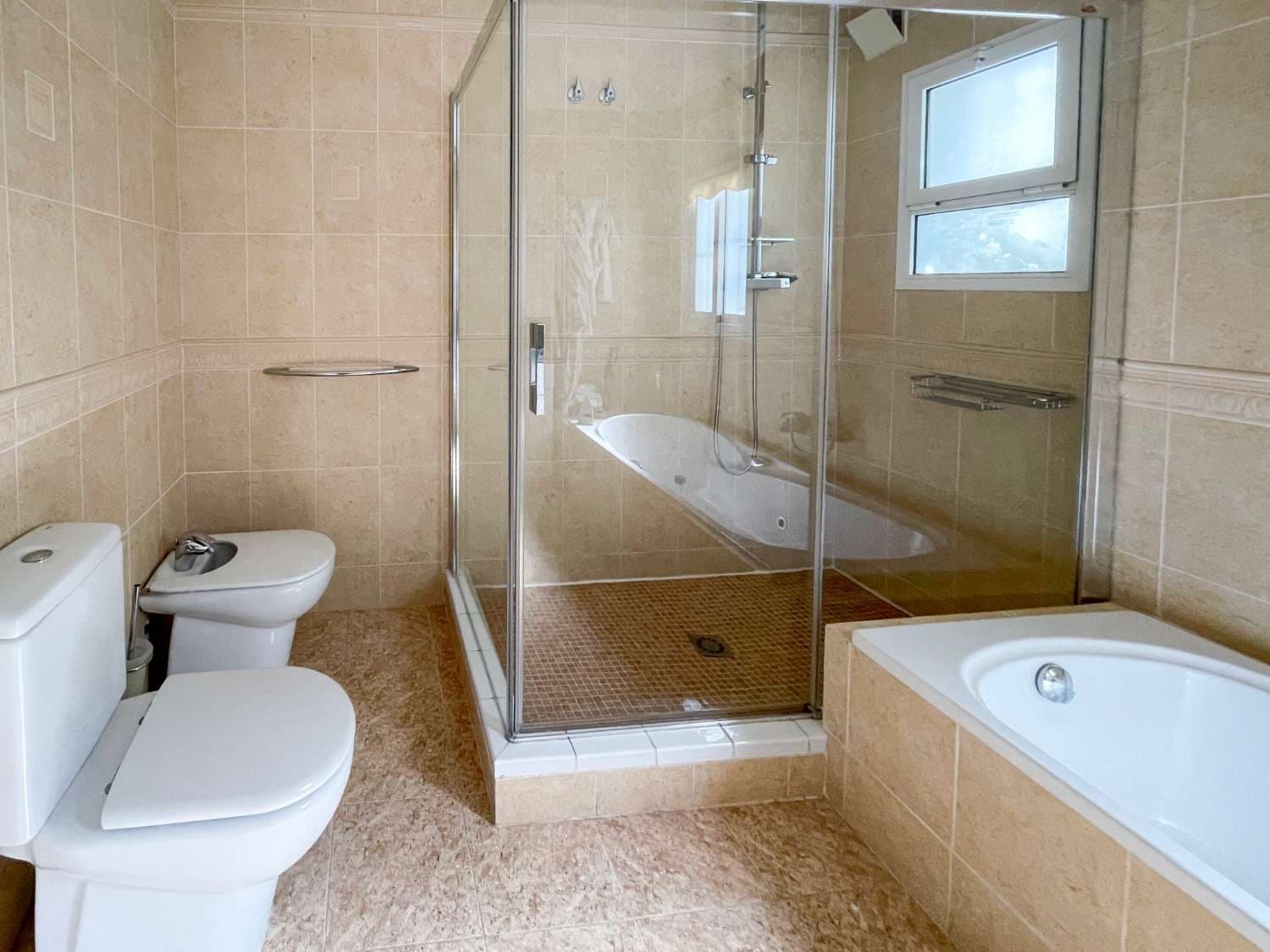 4 bedroom Villa for sale in Nerja with pool - € 699,000 (Ref: 3778030)