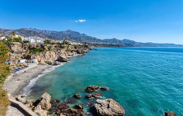 2 soveværelse Strandlejlighed til salg i Capistrano, Nerja med swimmingpool garage - € 420.000 (Ref: 4012483)