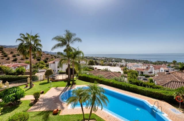 2 quarto Apartamento de Praia para venda em Capistrano, Nerja com piscina garagem - 405 000 € (Ref: 4012483)