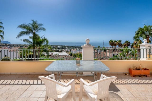 2 quarto Apartamento de Praia para venda em Capistrano, Nerja com piscina garagem - 405 000 € (Ref: 4012483)