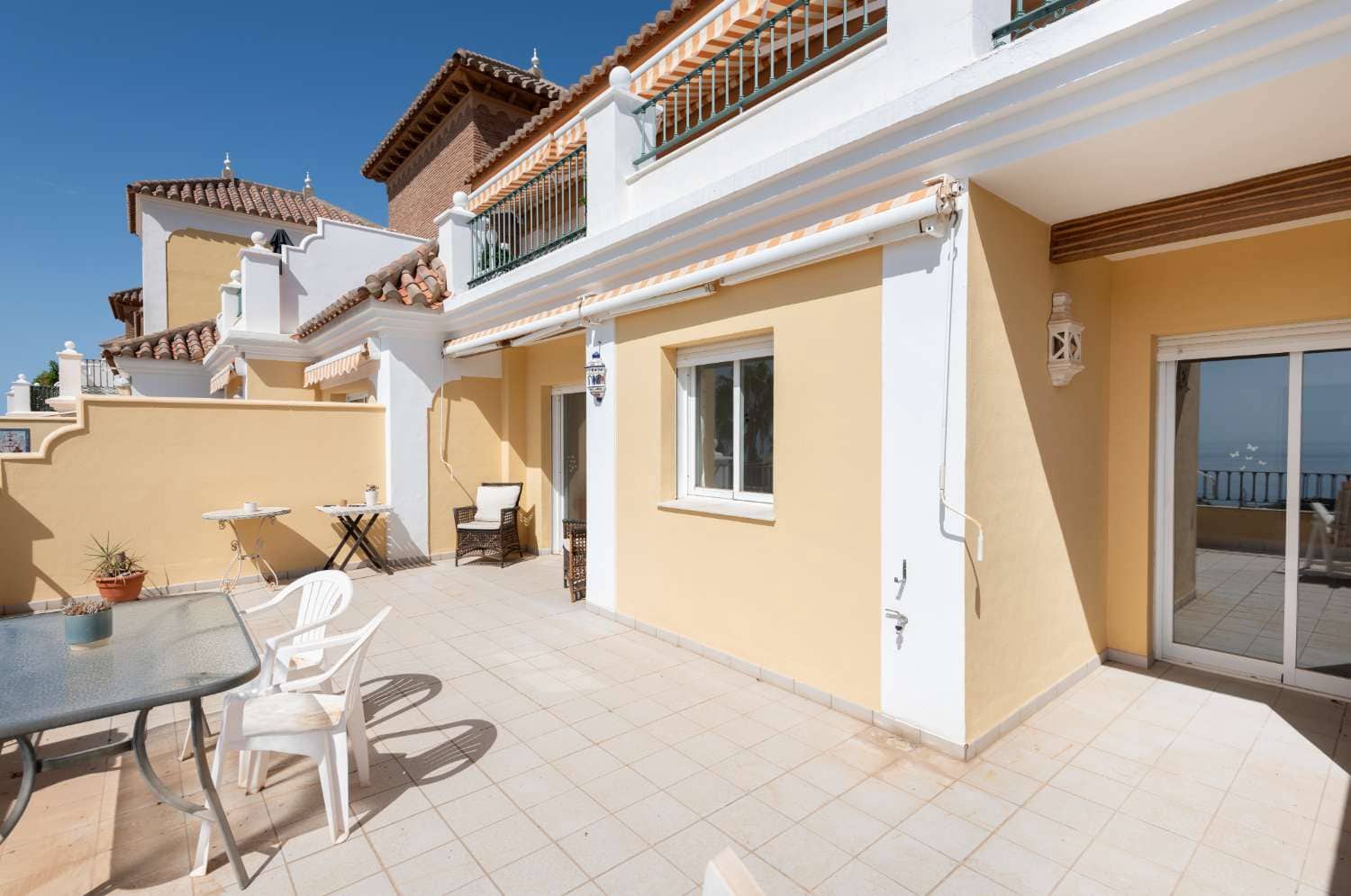 2 bedroom Beach Apartment for sale in Nerja with pool garage - € 405,000 (Ref: 4012483)