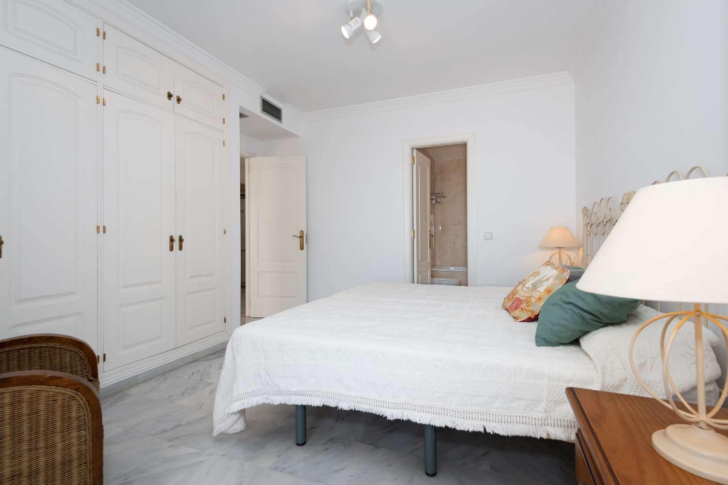 2 bedroom Beach Apartment for sale in Nerja with pool garage - € 405,000 (Ref: 4012483)
