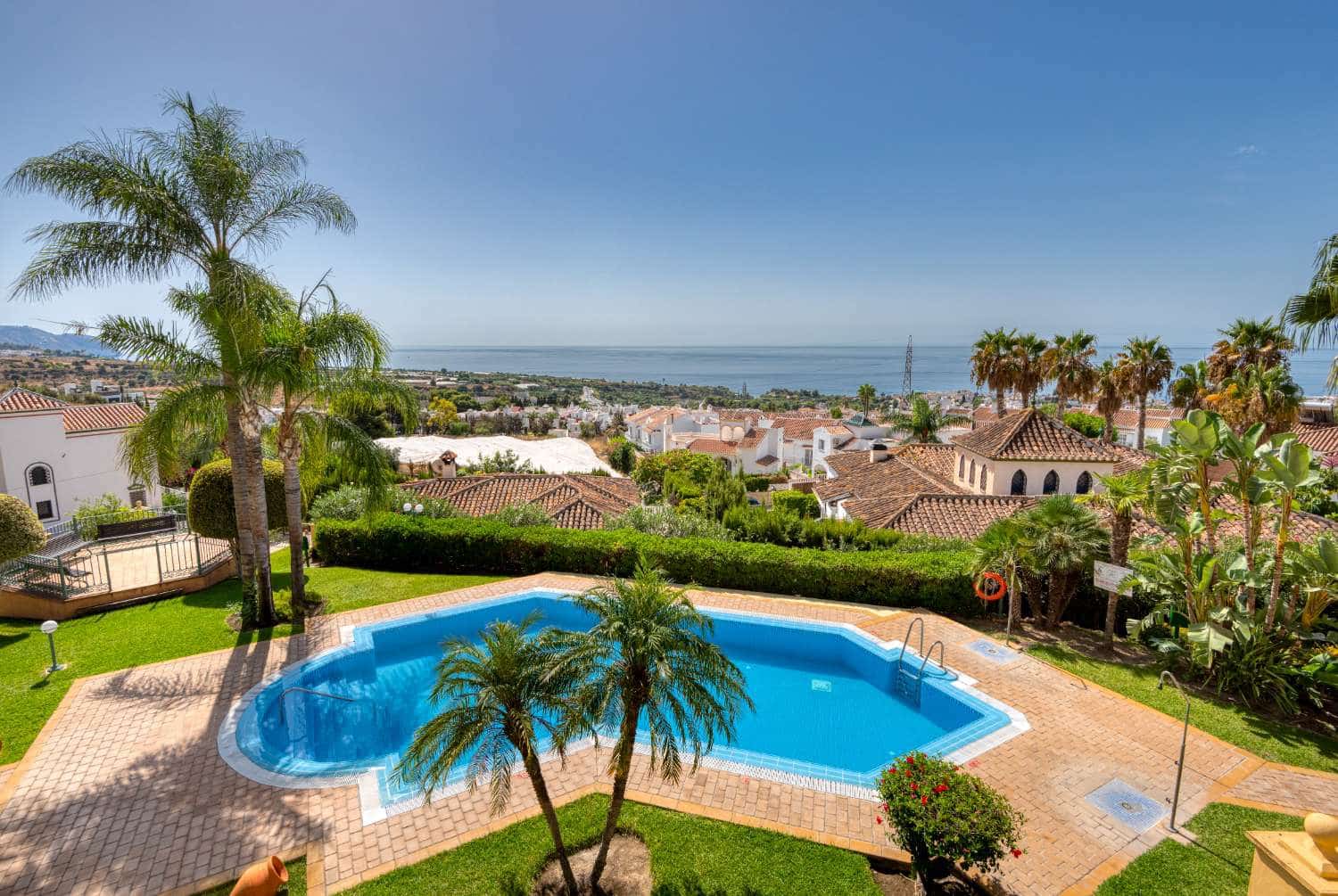 2 bedroom Beach Apartment for sale in Nerja with pool garage - € 405,000 (Ref: 4012483)