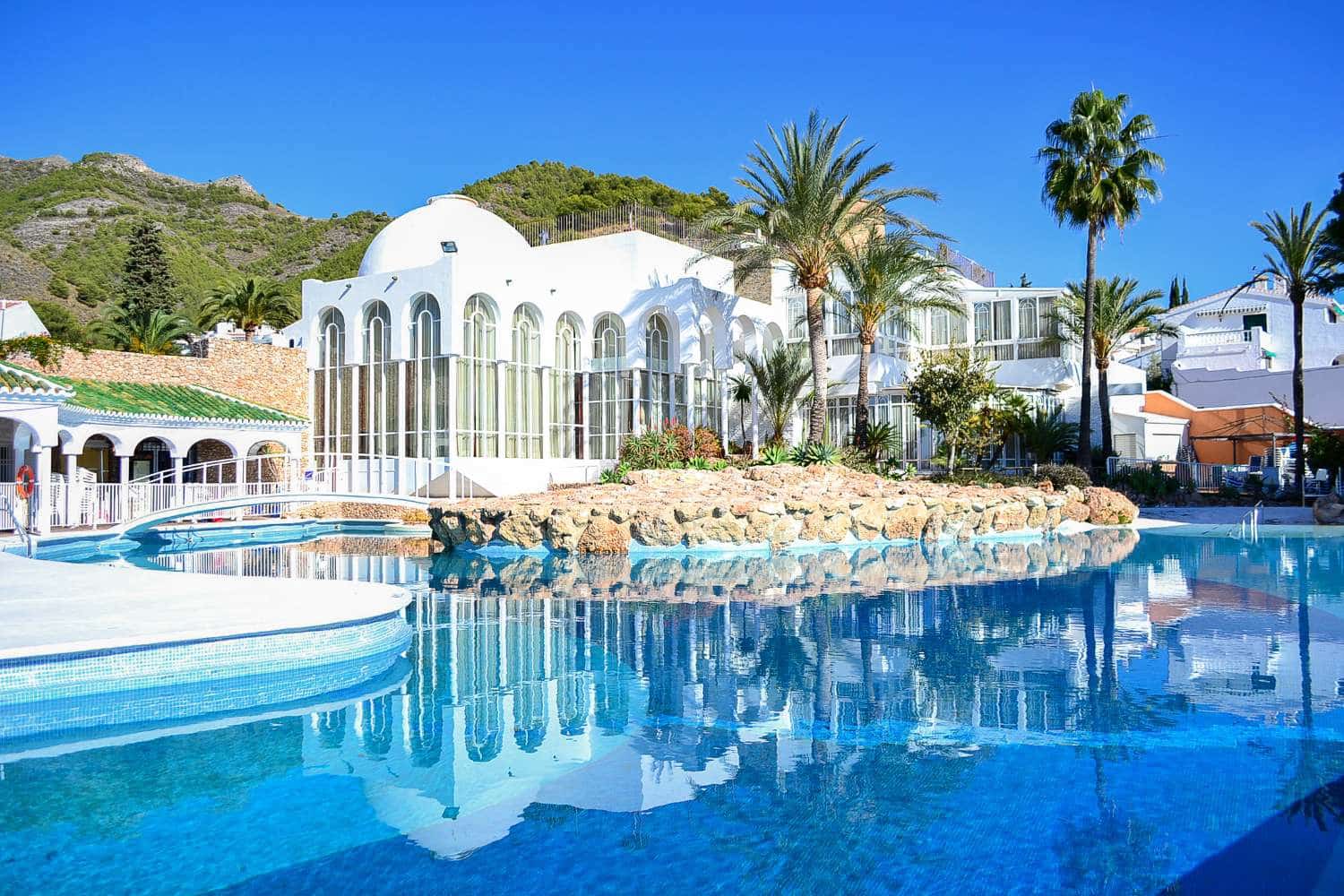 2 soveværelse Lejlighed til salg i Nerja med swimmingpool - € 300.000 (Ref: 8463459)