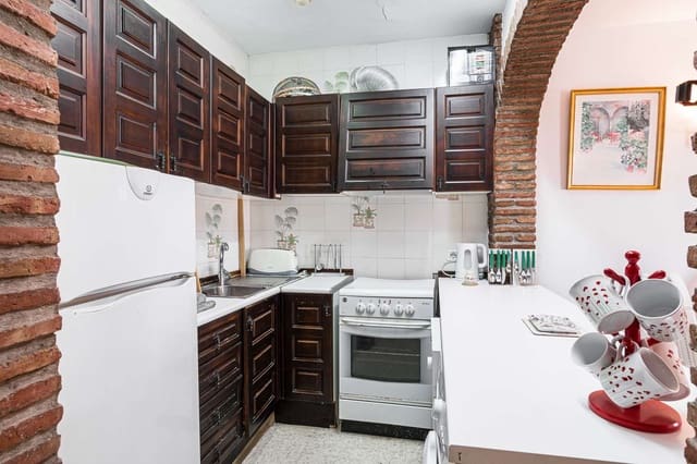 2 bedroom Apartment for sale in Capistrano, Nerja with pool - € 300,000 (Ref: 8463459)