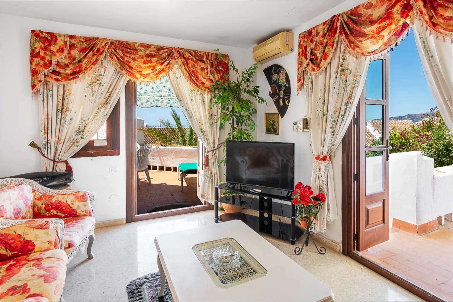 2 soveværelse Lejlighed til salg i Nerja med swimmingpool - € 300.000 (Ref: 8463459)