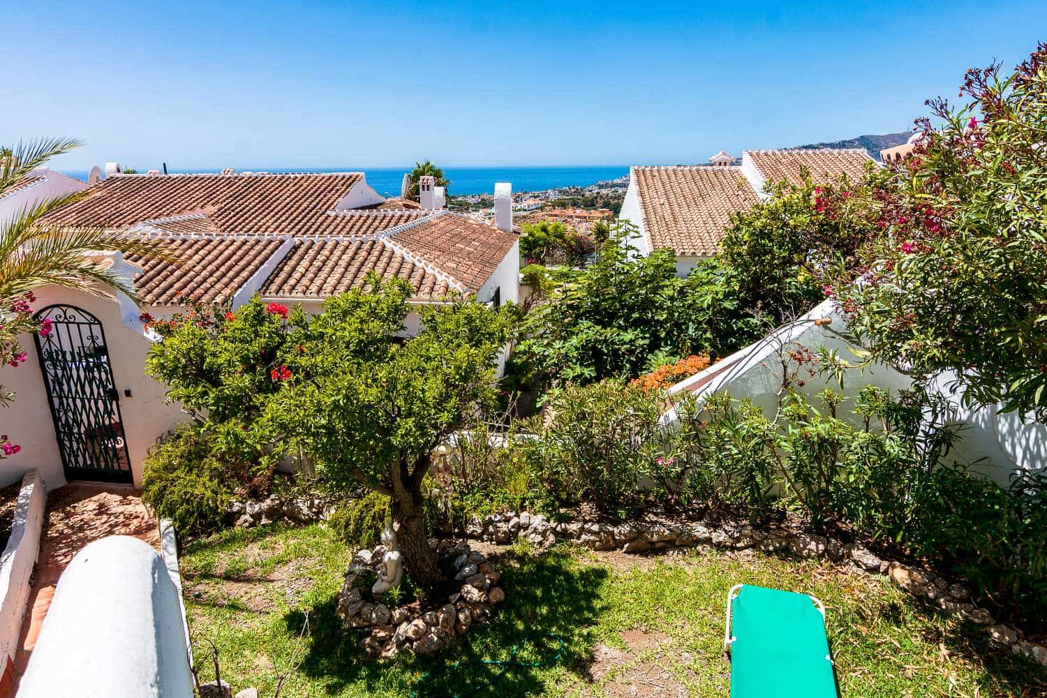 2 soveværelse Lejlighed til salg i Nerja med swimmingpool - € 300.000 (Ref: 8463459)