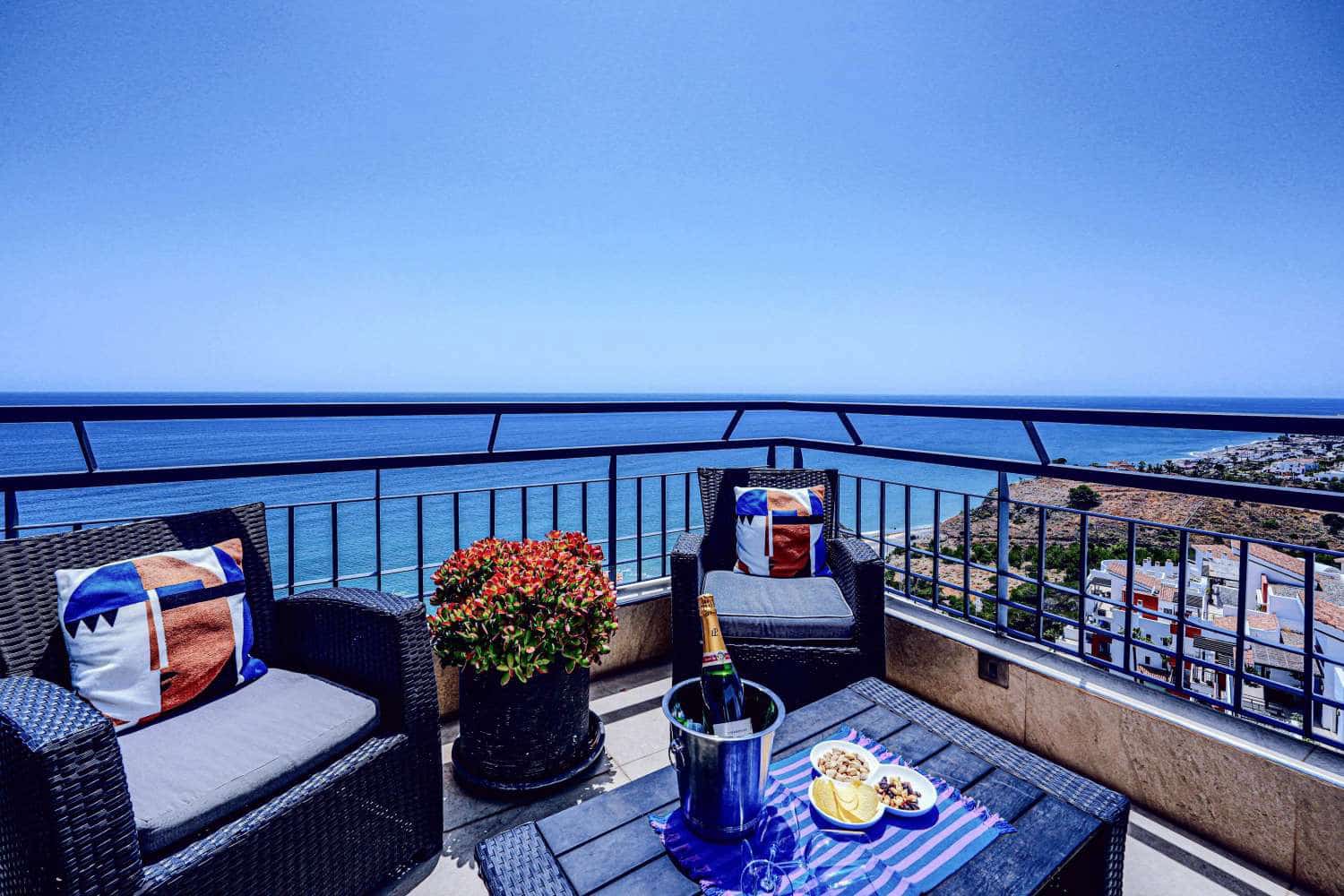 2 bedroom Beach Apartment for sale in El Penoncillo with pool garage - € 595,000 (Ref: 8682023)