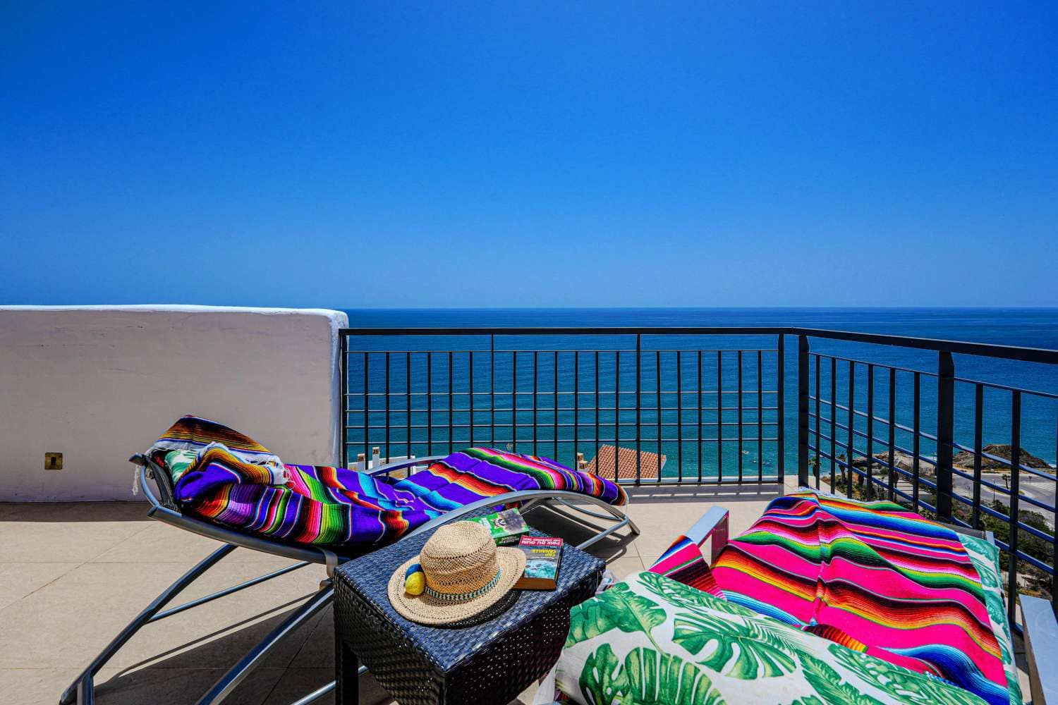 2 bedroom Beach Apartment for sale in El Penoncillo with pool garage - € 595,000 (Ref: 8682023)