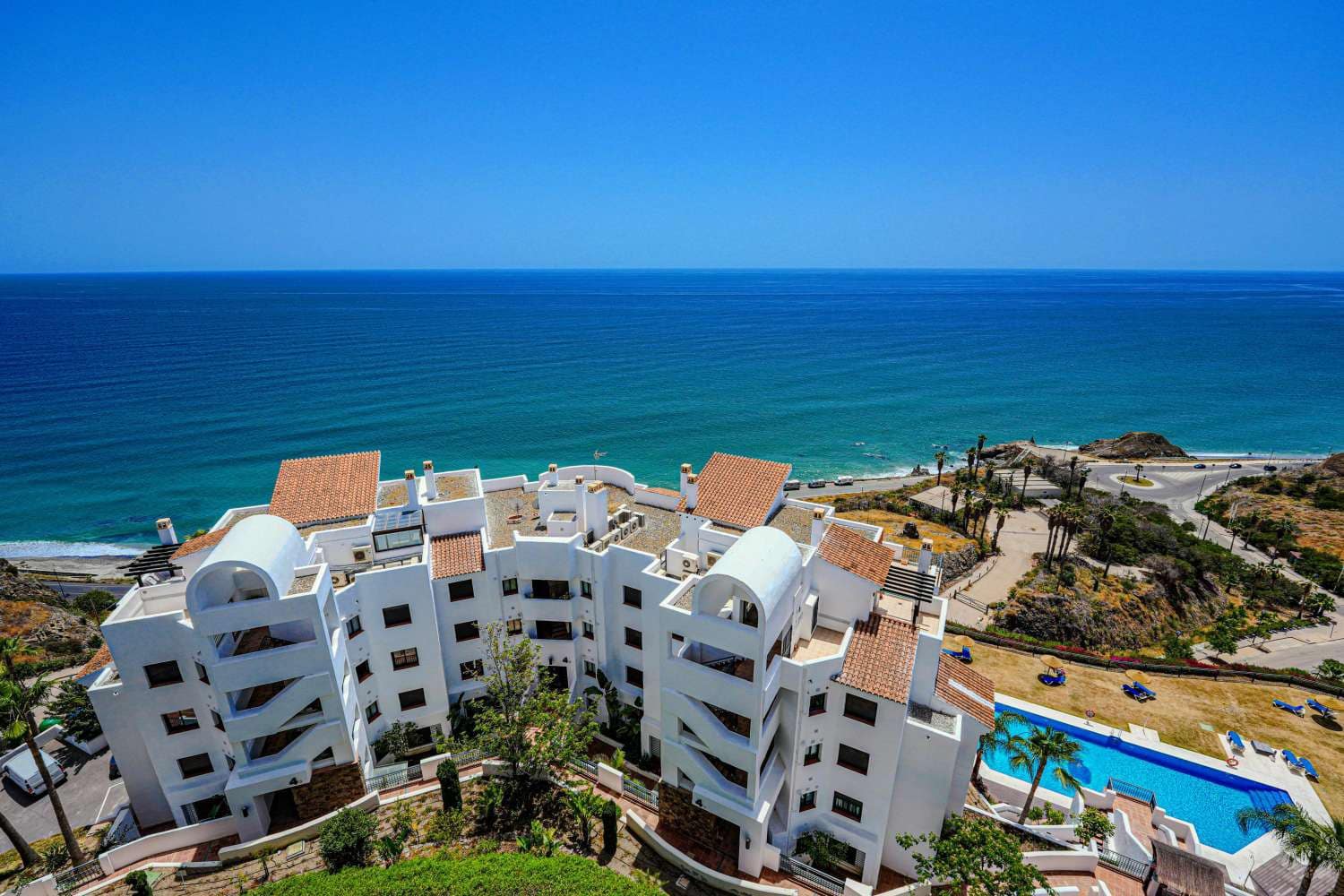 2 bedroom Beach Apartment for sale in El Penoncillo with pool garage - € 595,000 (Ref: 8682023)