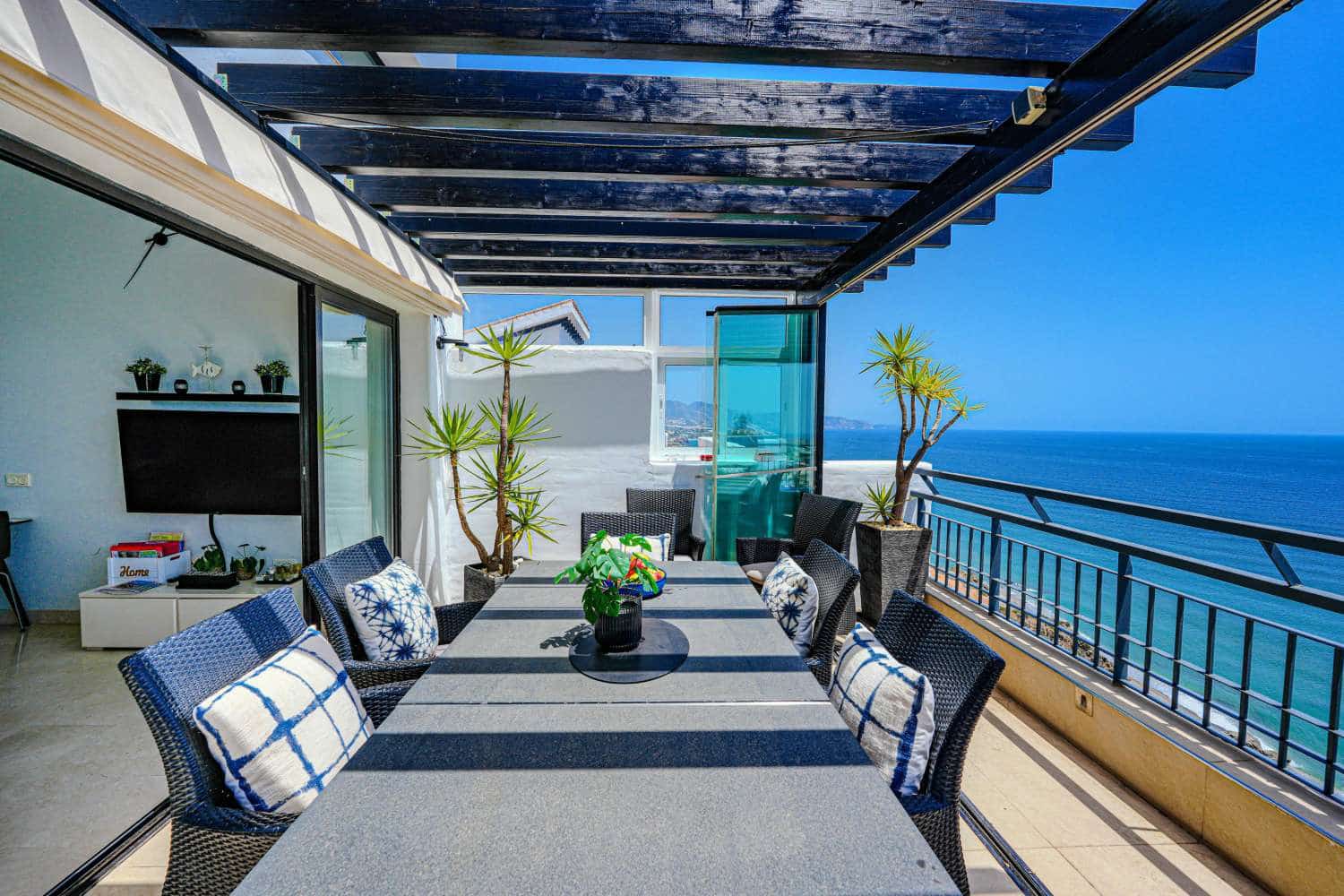 2 bedroom Beach Apartment for sale in El Penoncillo with pool garage - € 595,000 (Ref: 8682023)