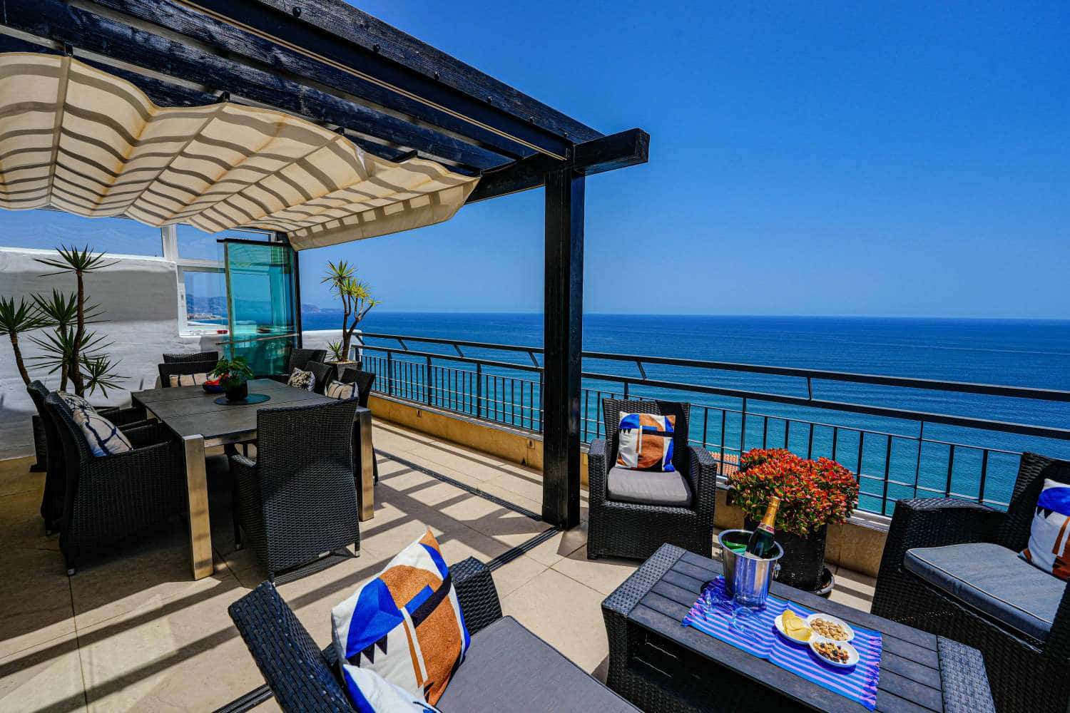 2 bedroom Beach Apartment for sale in El Penoncillo with pool garage - € 595,000 (Ref: 8682023)