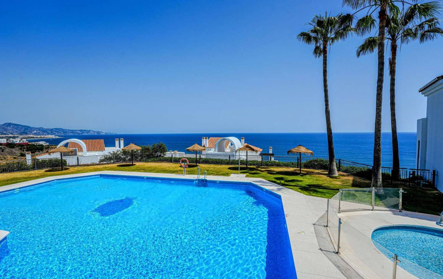 2 bedroom Beach Apartment for sale in El Penoncillo with pool garage - € 595,000 (Ref: 8682023)