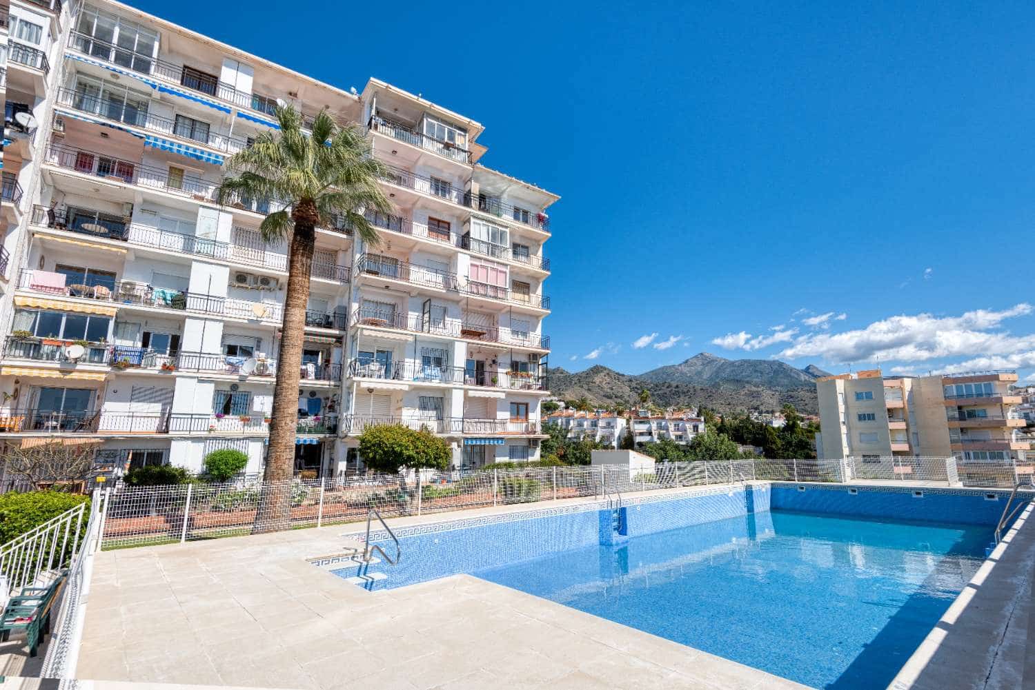 2 soveværelse Lejlighed til salg i Nerja med swimmingpool - € 350.000 (Ref: 8862475)