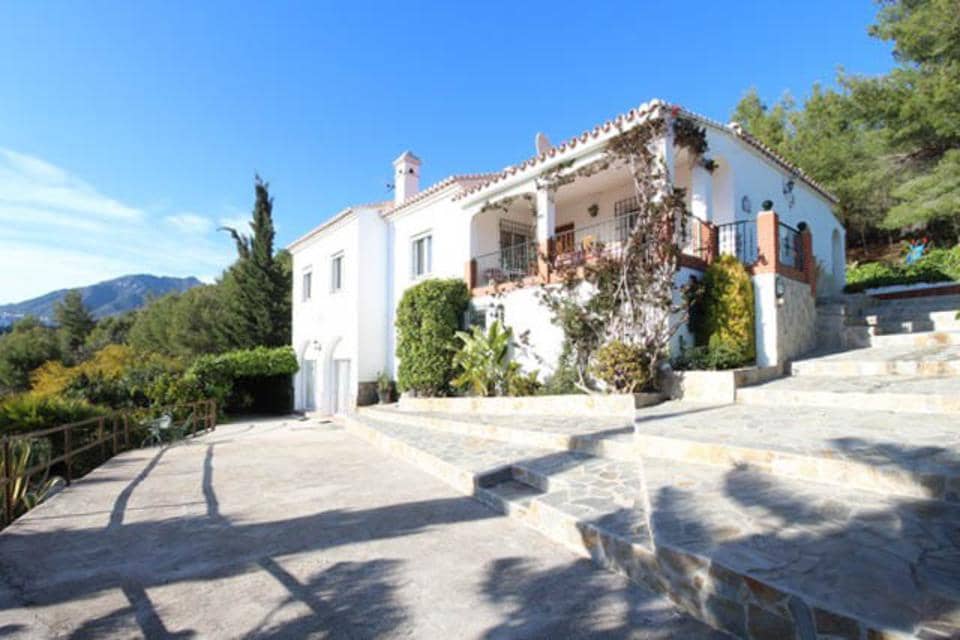 5 bedroom Villa for sale in Frigiliana with pool - € 950,000 (Ref: 9113793)
