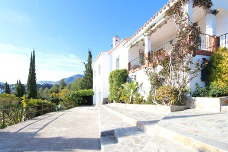 5 bedroom Villa for sale in Frigiliana with pool - € 950,000 (Ref: 9113793)