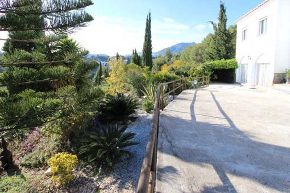 5 bedroom Villa for sale in Frigiliana with pool - € 950,000 (Ref: 9113793)