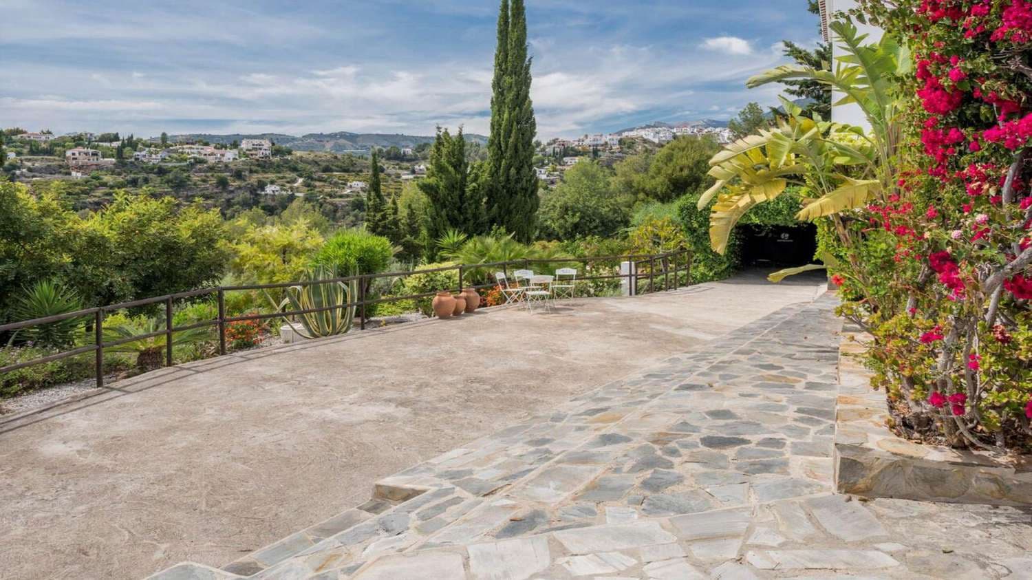 5 bedroom Villa for sale in Frigiliana with pool - € 950,000 (Ref: 9113793)