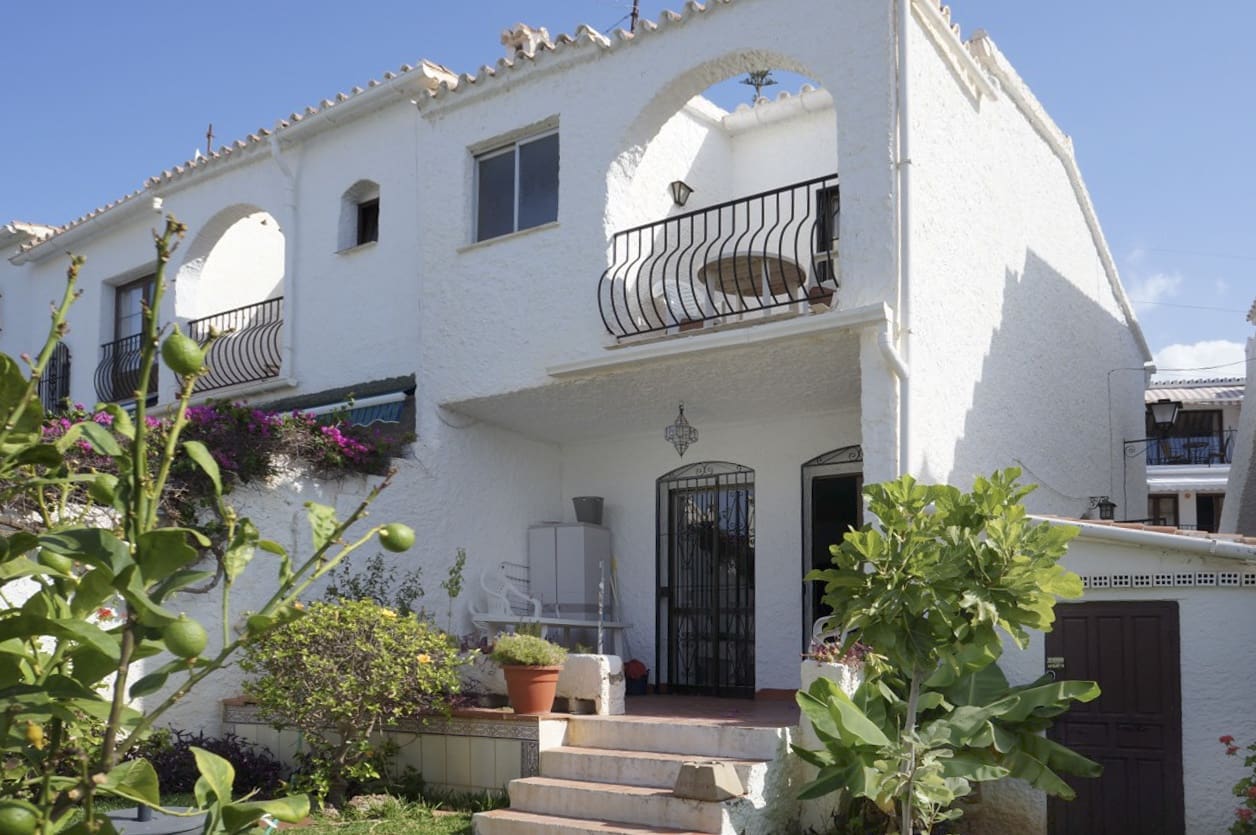 2 soveværelse Semi-Rækkehus til salg i Nerja med swimmingpool - € 325.000 (Ref: 9193509)