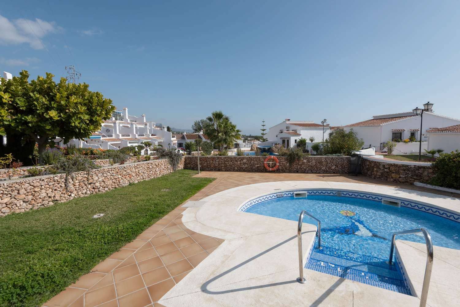 2 soveværelse Semi-Rækkehus til salg i Nerja med swimmingpool - € 325.000 (Ref: 9193509)