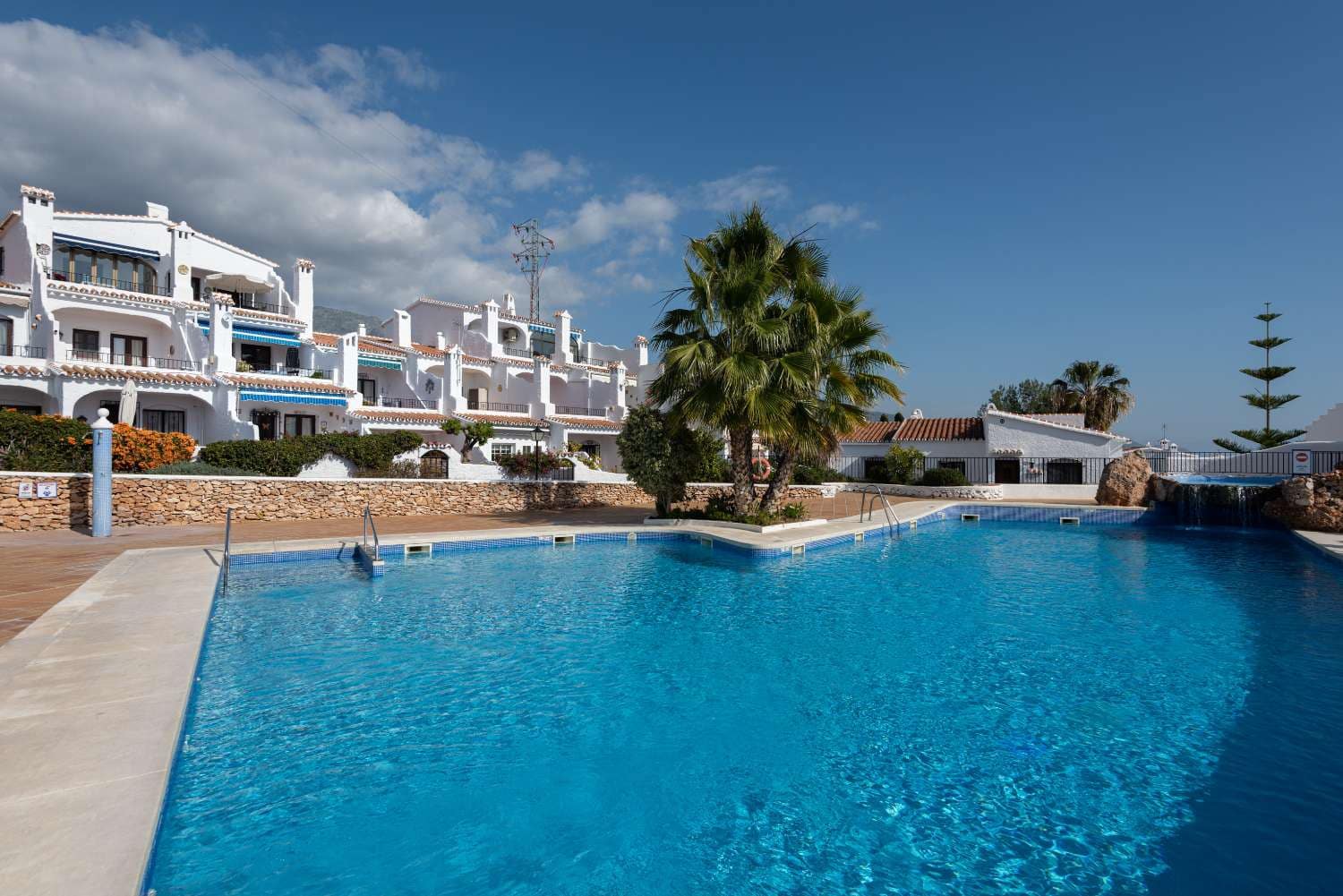 2 soveværelse Semi-Rækkehus til salg i Nerja med swimmingpool - € 325.000 (Ref: 9193509)