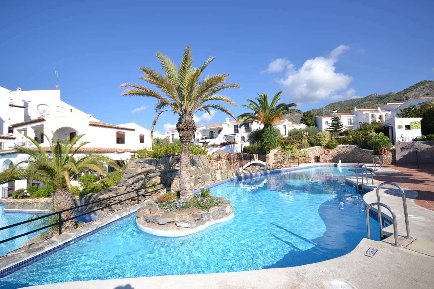 2 soveværelse Semi-Rækkehus til salg i Nerja med swimmingpool - € 325.000 (Ref: 9193509)