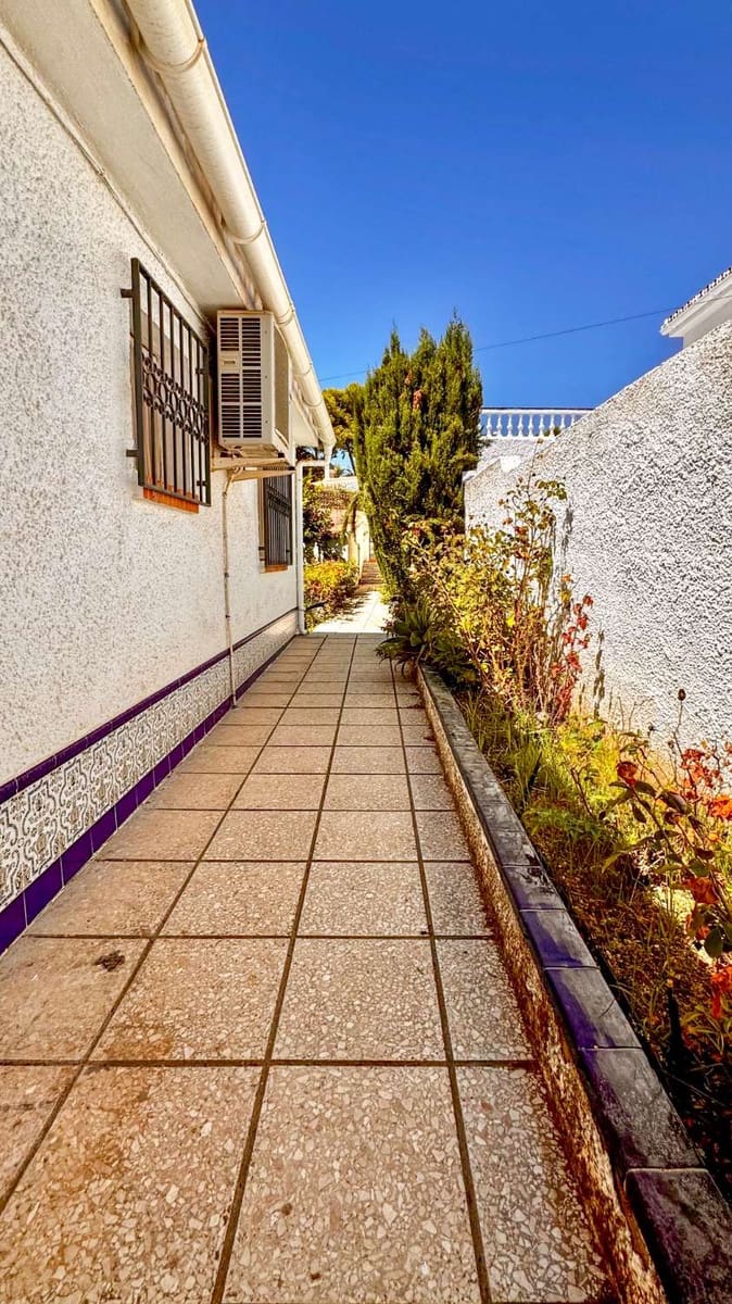 3 sovrum Villa till salu i Nerja med pool - 650 000 € (Ref: 9228168)