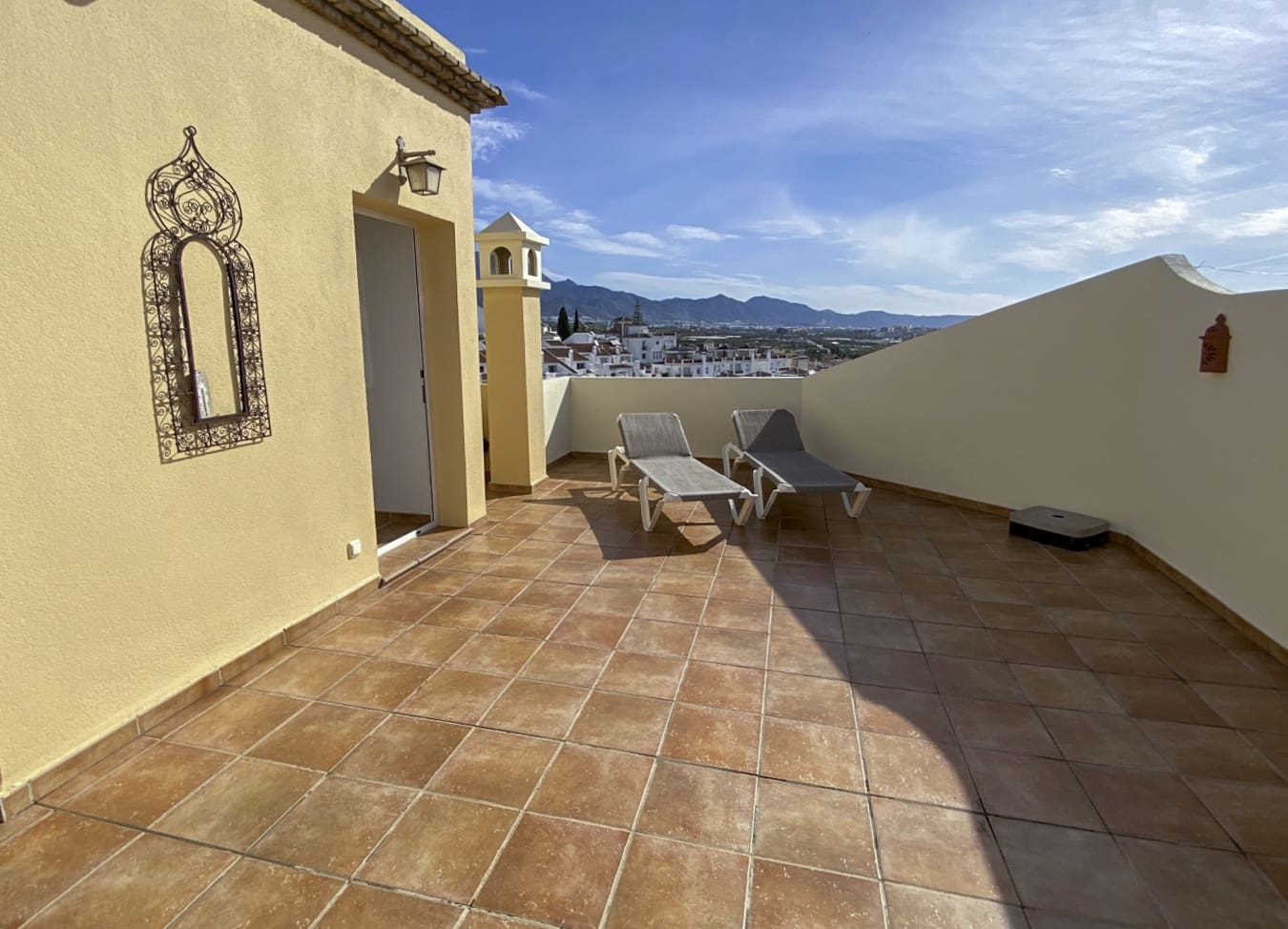 2 bedroom Beach Apartment for sale in Nerja with pool - € 339,000 (Ref: 9232250)