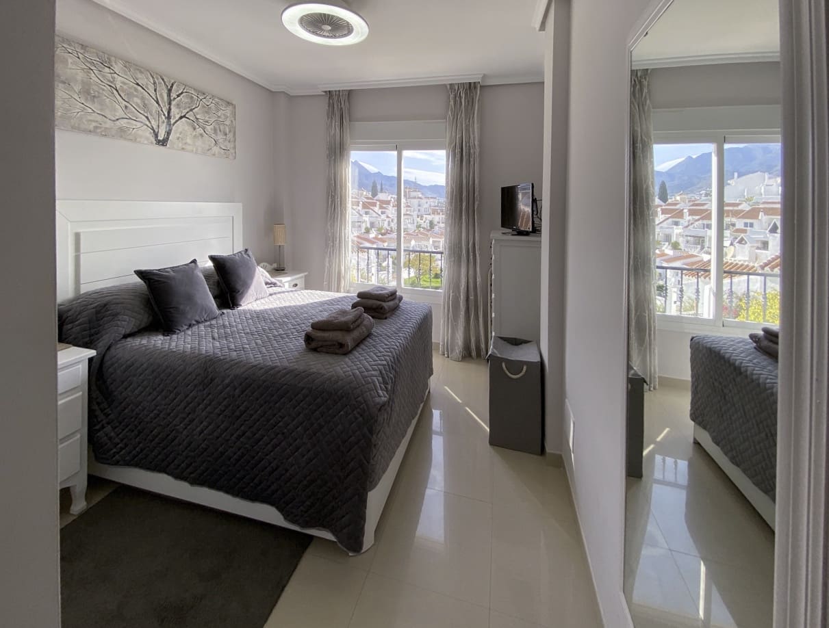 2 bedroom Beach Apartment for sale in Nerja with pool - € 339,000 (Ref: 9232250)
