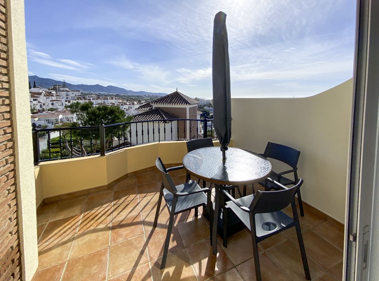 2 bedroom Beach Apartment for sale in Nerja with pool - € 339,000 (Ref: 9232250)