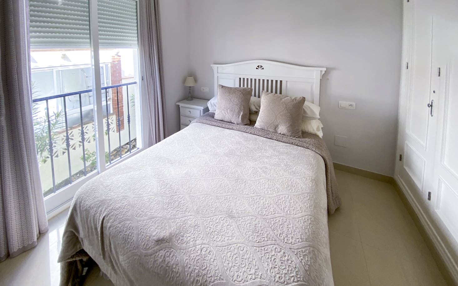 2 bedroom Beach Apartment for sale in Nerja with pool - € 339,000 (Ref: 9232250)