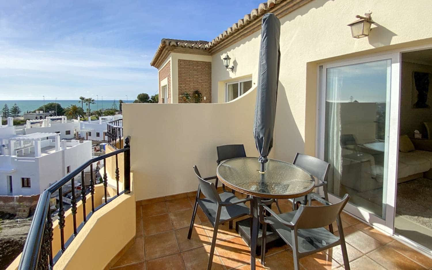 2 bedroom Beach Apartment for sale in Nerja with pool - € 339,000 (Ref: 9232250)